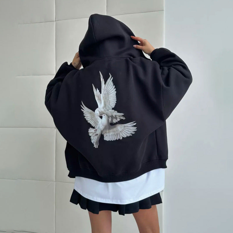 Kvinnors hoodie med konstnärlig fågeldesign och avslappnad passform Mirla-Eva Jonsson