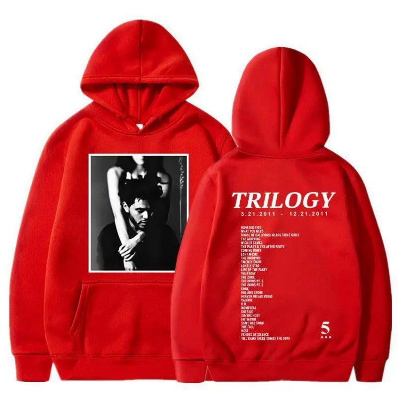 Kvinnors hoodie med konstnärlig fototryck och unik bokstavering Mirla-Eva Jonsson