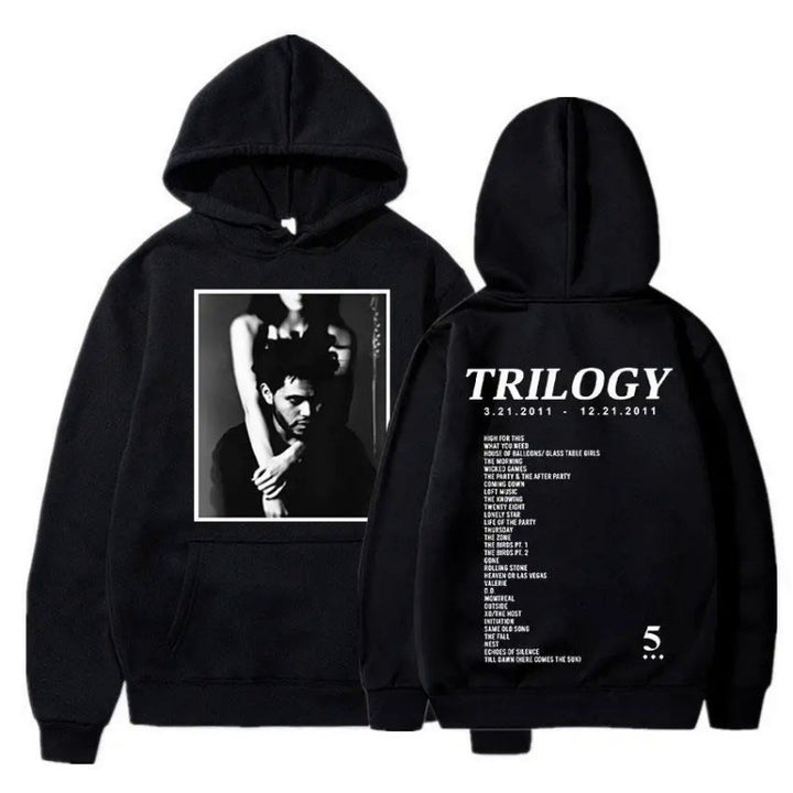 Kvinnors hoodie med konstnärlig fototryck och unik bokstavering Mirla-Eva Jonsson