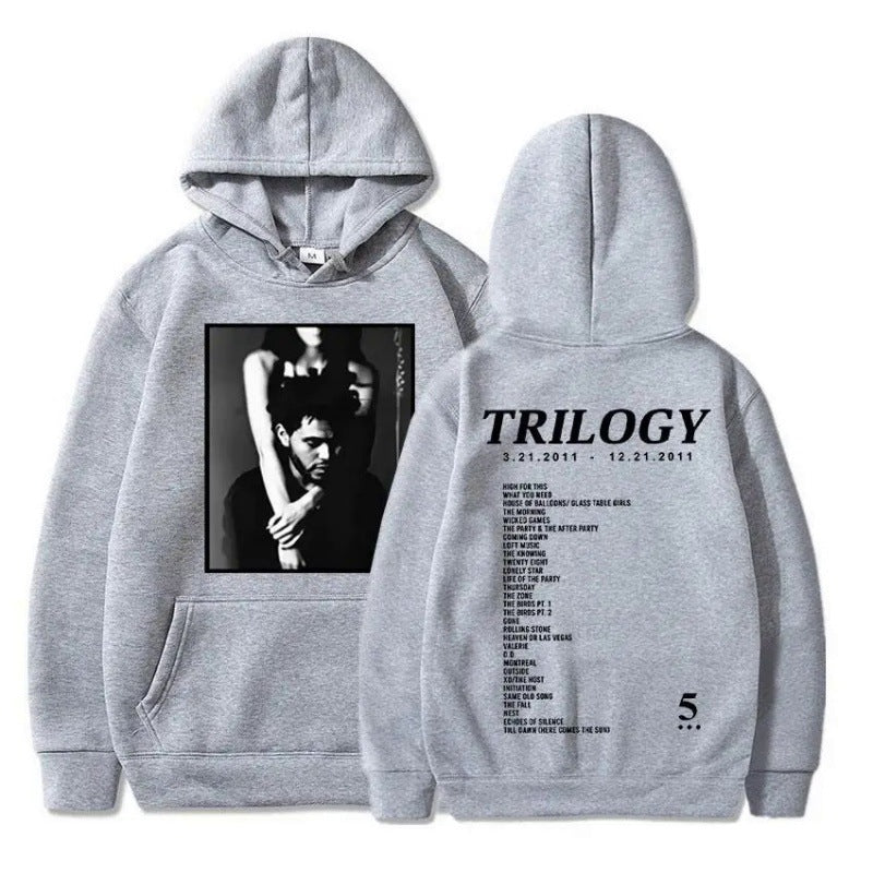 Kvinnors hoodie med konstnärlig fototryck och unik bokstavering Mirla-Eva Jonsson