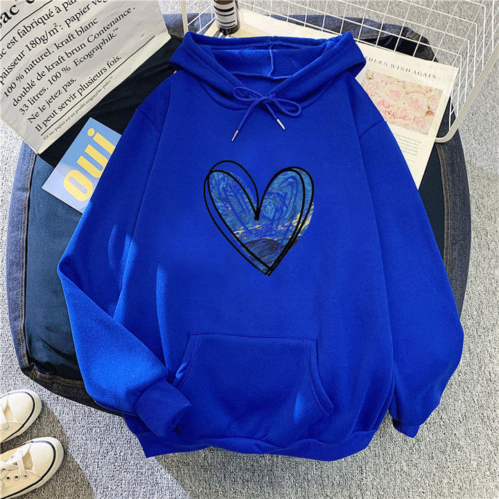 Kvinnors hoodie med konstnärlig hjärtdesign Mirla-Eva Jonsson