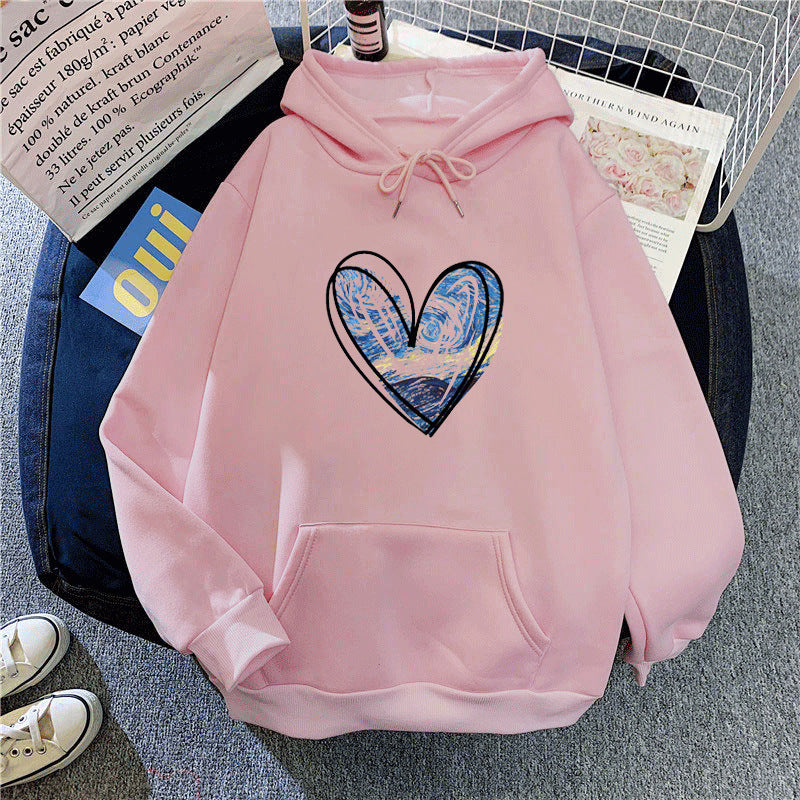 Kvinnors hoodie med konstnärlig hjärtdesign Mirla-Eva Jonsson