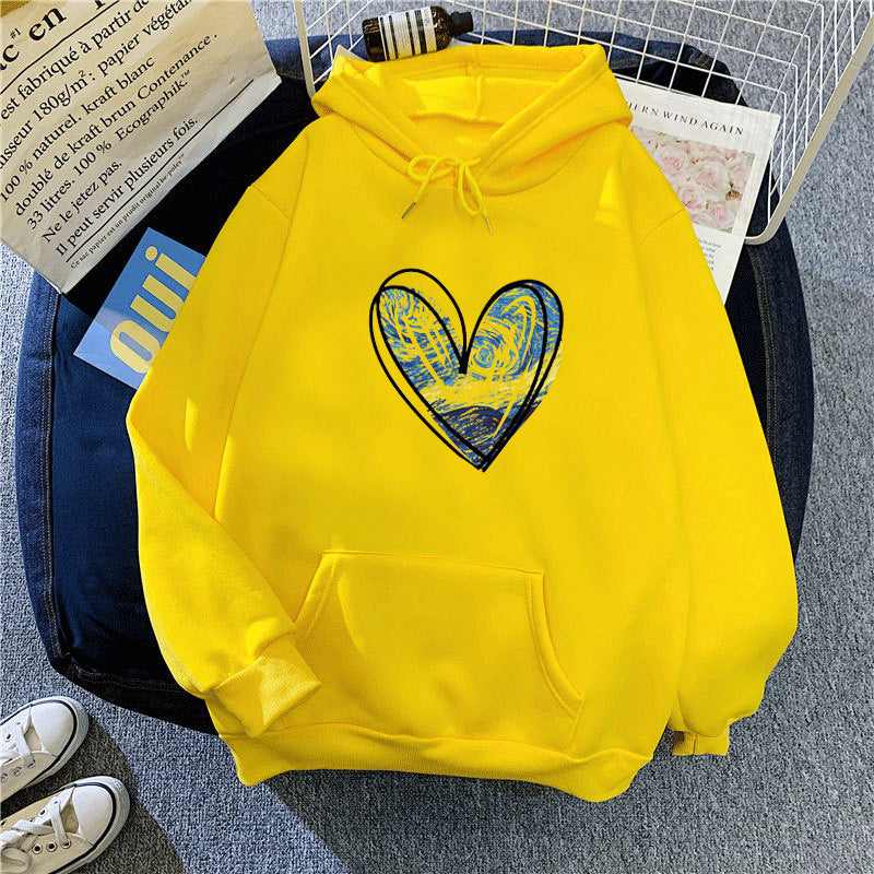 Kvinnors hoodie med konstnärlig hjärtdesign Mirla-Eva Jonsson