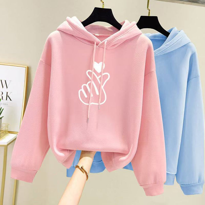 Kvinnors hoodie med konstnärlig hjärtdesign Mirla-Eva Jonsson