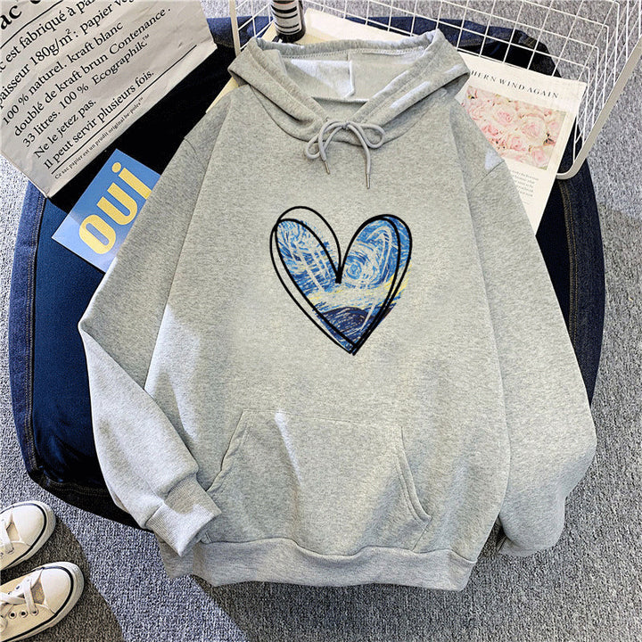 Kvinnors hoodie med konstnärlig hjärtdesign Mirla-Eva Jonsson
