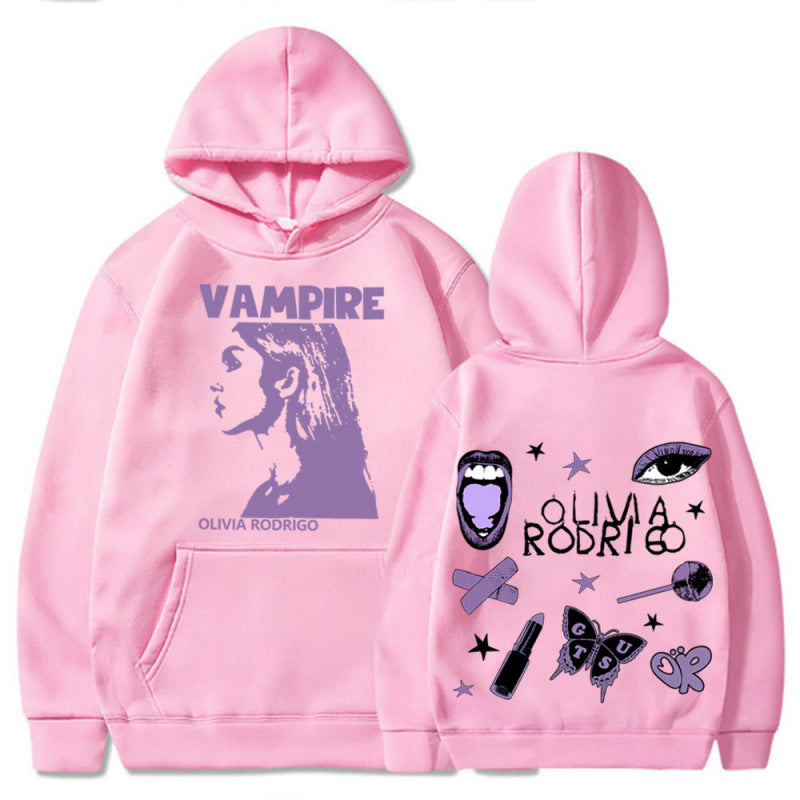 Kvinnors hoodie med konstnärlig vampyrtryck och oversized passform Mirla-Eva Jonsson