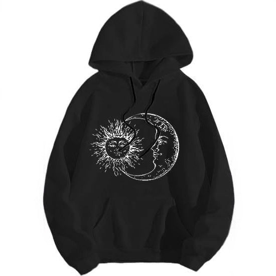 Kvinnors hoodie med konstnärligt sol-måne motiv Mirla-Eva Jonsson