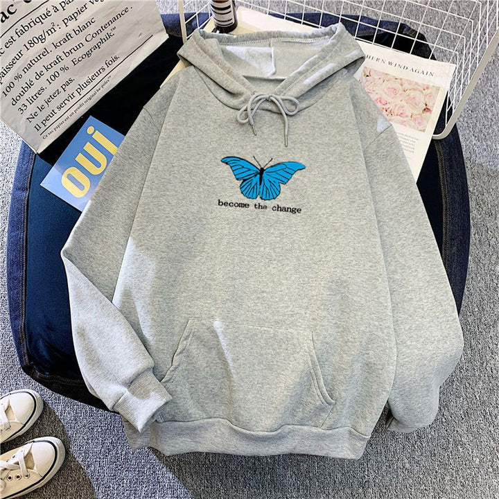 Kvinnors hoodie med kort skärning och unik fjärilsmotiv Mirla-Eva Jonsson