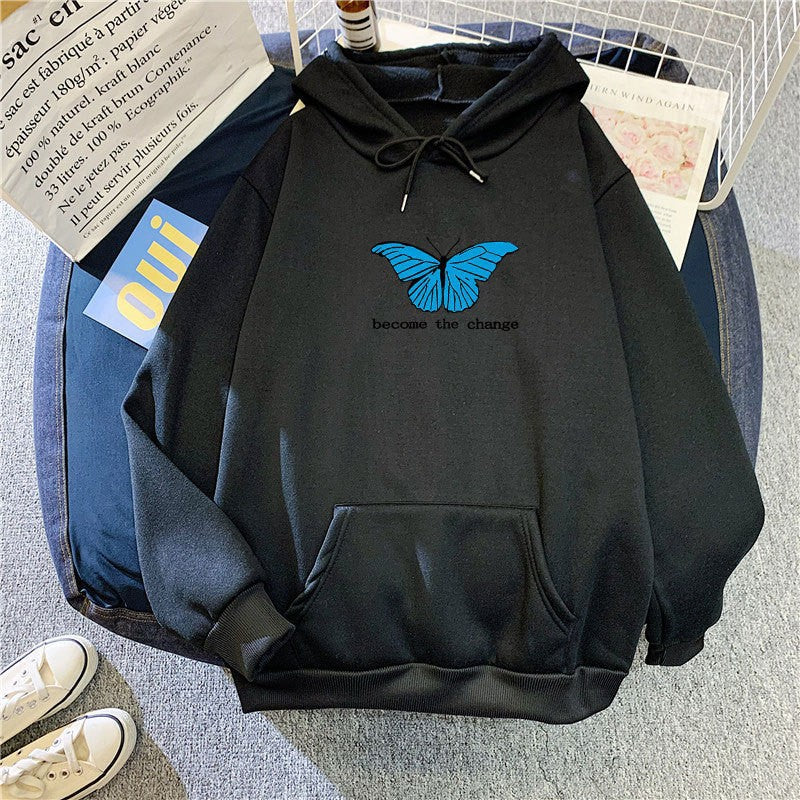 Kvinnors hoodie med kort skärning och unik fjärilsmotiv Mirla-Eva Jonsson