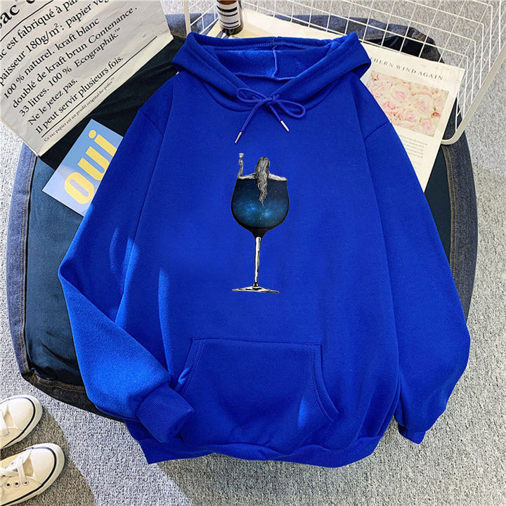 Kvinnors hoodie med kreativ cocktaildesign Mirla-Eva Jonsson