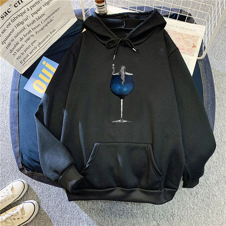 Kvinnors hoodie med kreativ cocktaildesign Mirla-Eva Jonsson