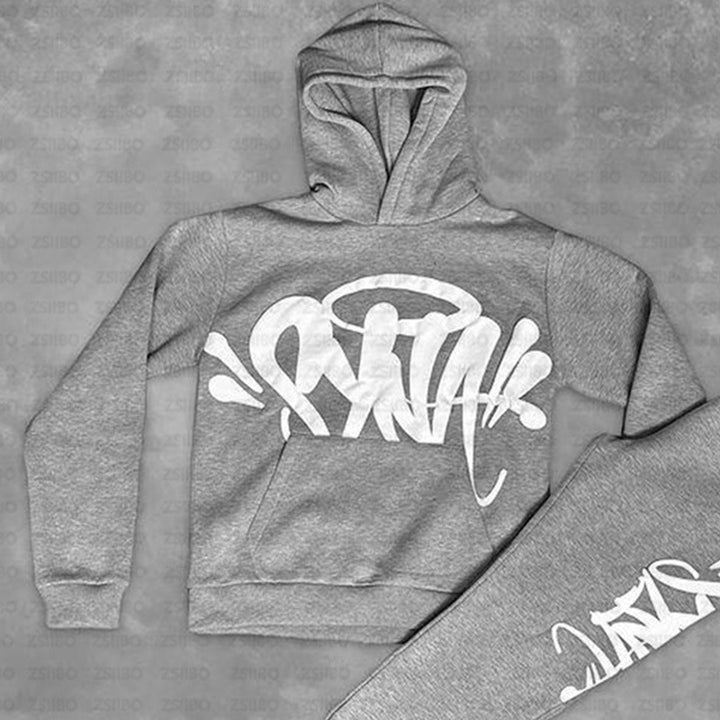 Kvinnors hoodie med kreativ graffiti design och praktiska kängurufickor Mirla-Eva Jonsson