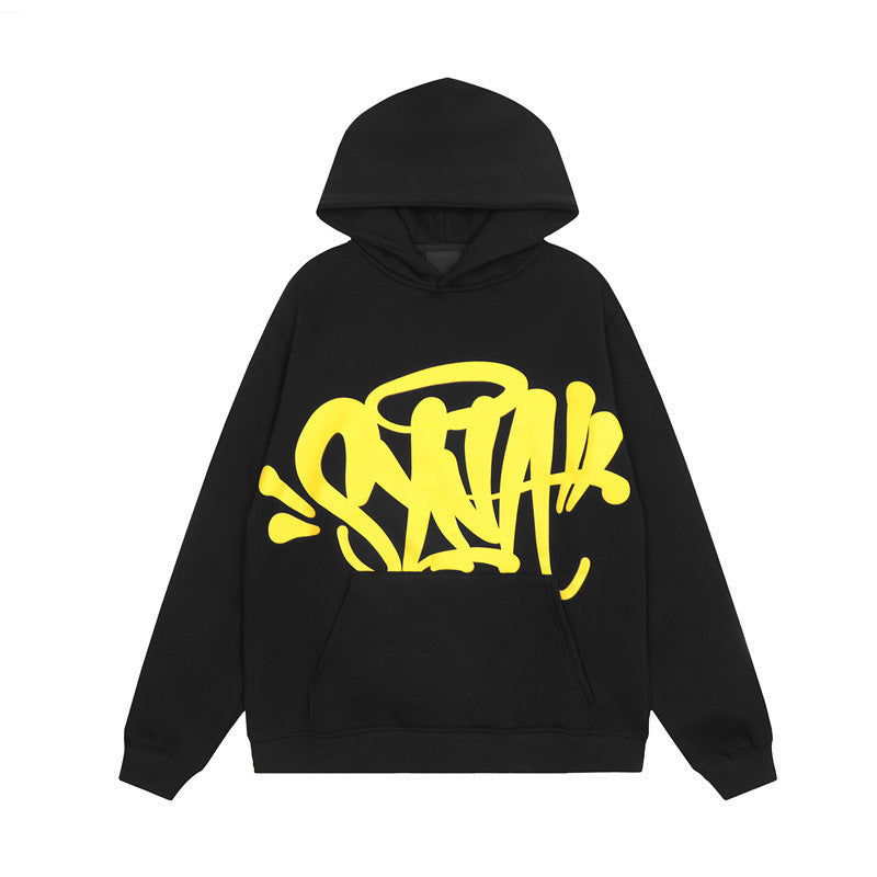 Kvinnors hoodie med kreativ graffiti design och praktiska kängurufickor Mirla-Eva Jonsson