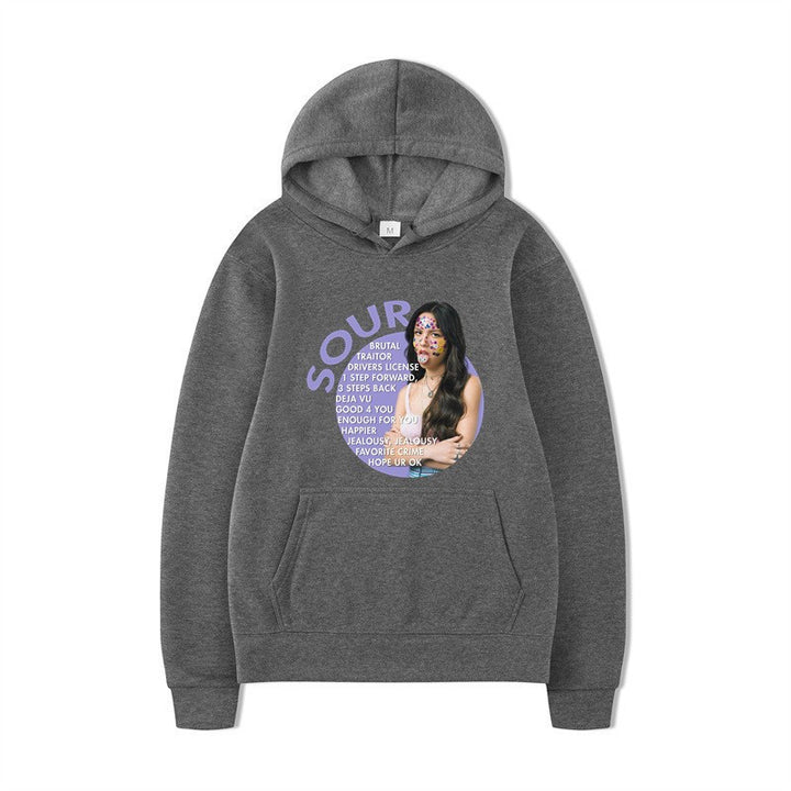 Kvinnors hoodie med kreativ grafisk design och bekväm känguruficka Mirla-Eva Jonsson