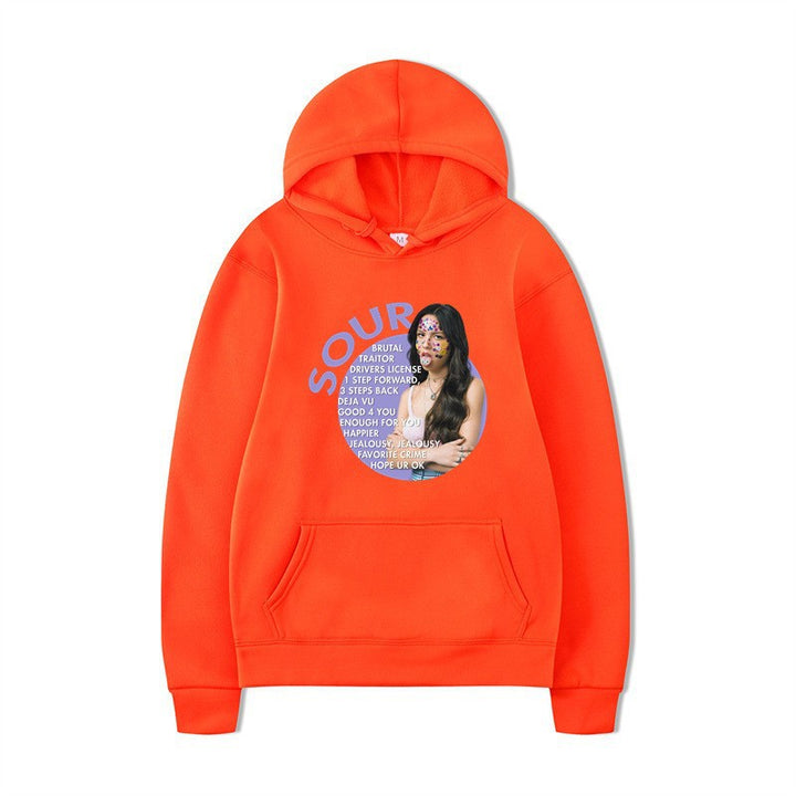 Kvinnors hoodie med kreativ grafisk design och bekväm känguruficka Mirla-Eva Jonsson