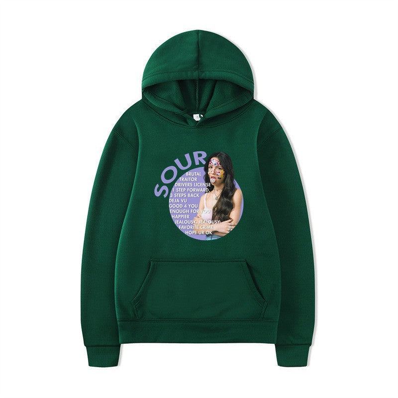 Kvinnors hoodie med kreativ grafisk design och bekväm känguruficka Mirla-Eva Jonsson