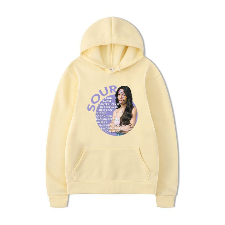 Kvinnors hoodie med kreativ grafisk design och bekväm känguruficka Mirla-Eva Jonsson