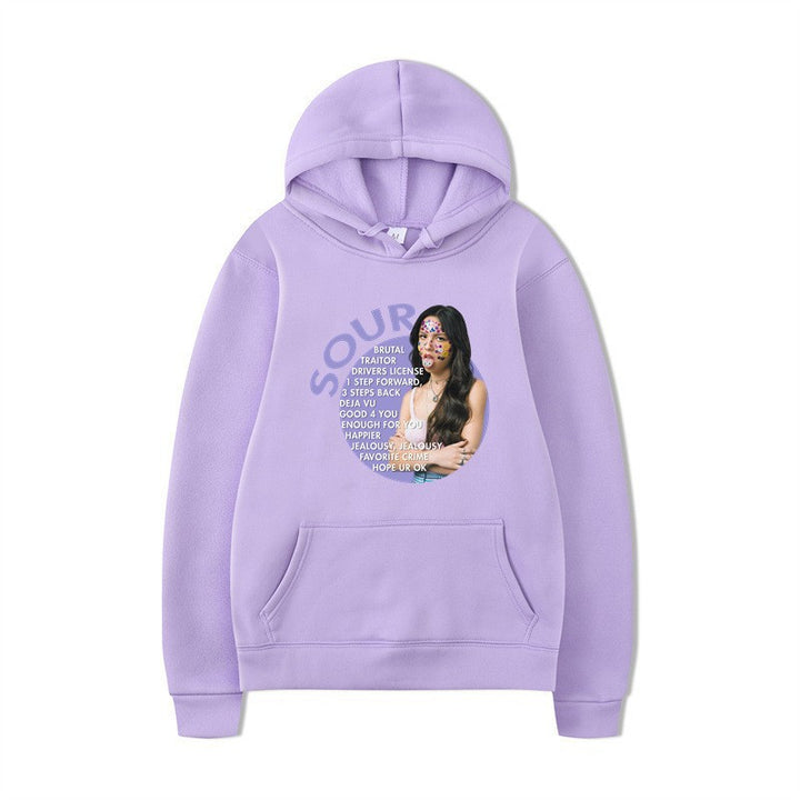 Kvinnors hoodie med kreativ grafisk design och bekväm känguruficka Mirla-Eva Jonsson
