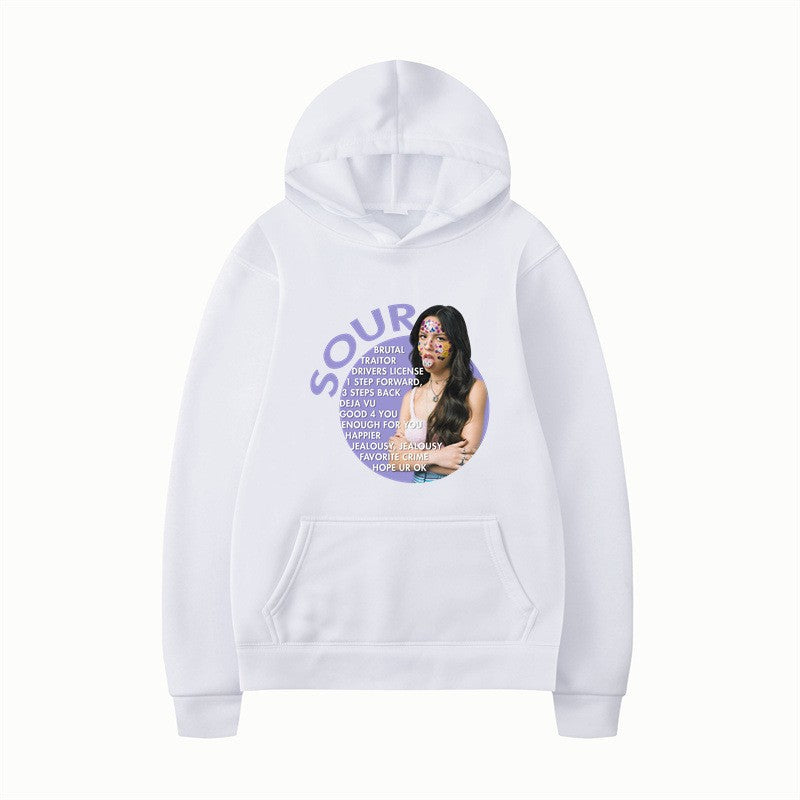 Kvinnors hoodie med kreativ grafisk design och bekväm känguruficka Mirla-Eva Jonsson
