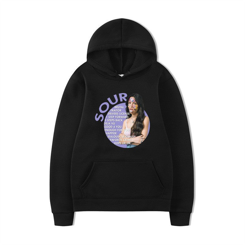 Kvinnors hoodie med kreativ grafisk design och bekväm känguruficka Mirla-Eva Jonsson