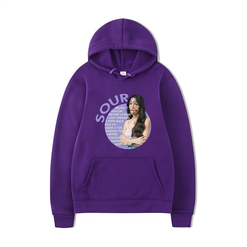 Kvinnors hoodie med kreativ grafisk design och bekväm känguruficka Mirla-Eva Jonsson