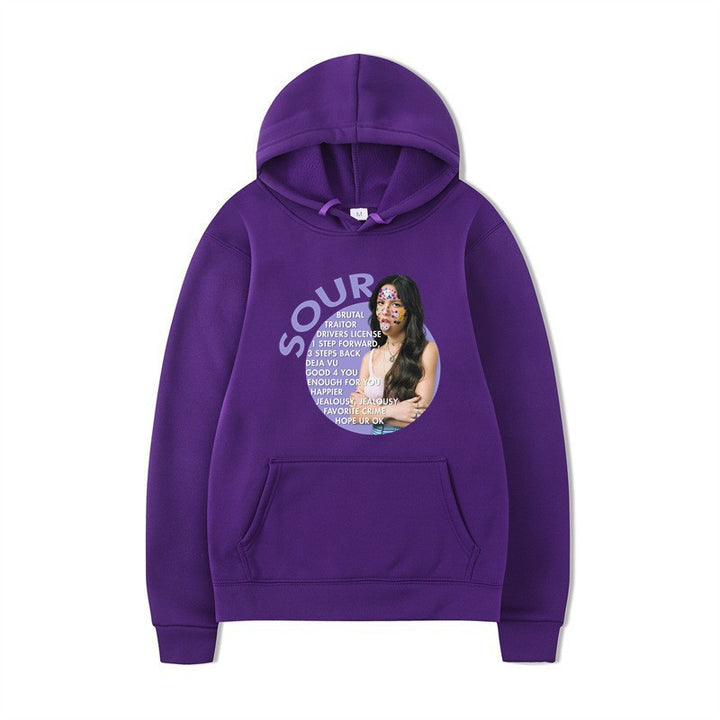 Kvinnors hoodie med kreativ grafisk design och bekväm känguruficka Mirla-Eva Jonsson