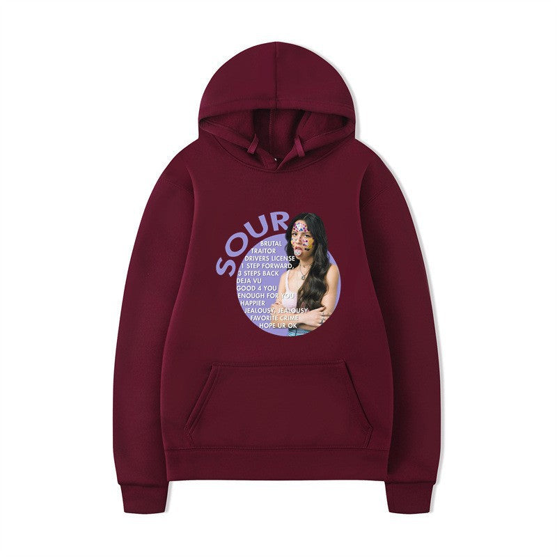 Kvinnors hoodie med kreativ grafisk design och bekväm känguruficka Mirla-Eva Jonsson