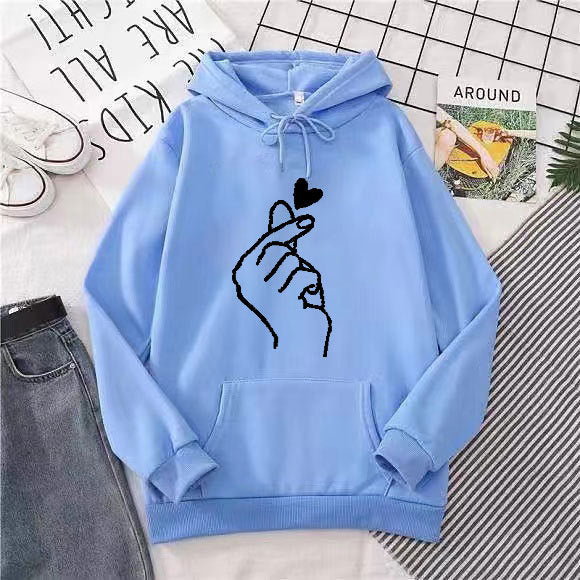Kvinnors hoodie med kreativ handgrafik Mirla-Eva Jonsson