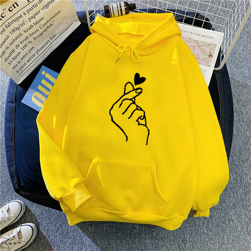 Kvinnors hoodie med kreativ handgrafik Mirla-Eva Jonsson