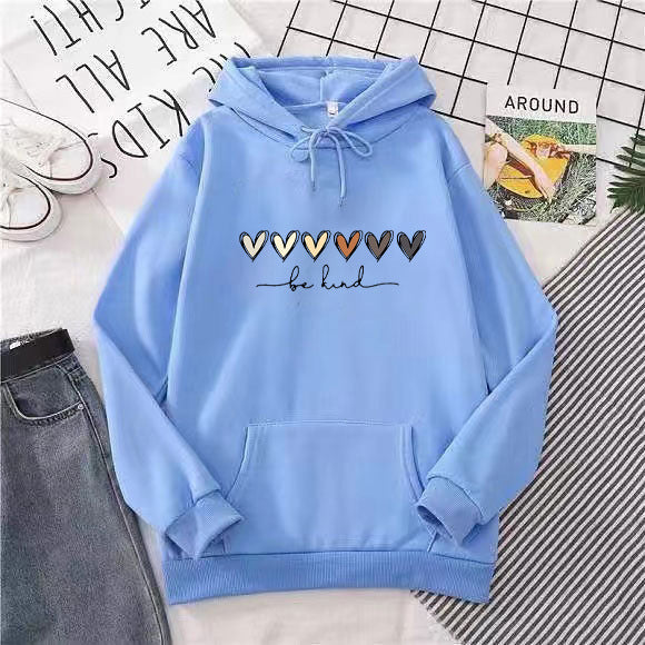 Kvinnors hoodie med kreativ hjärtdesign Mirla-Eva Jonsson