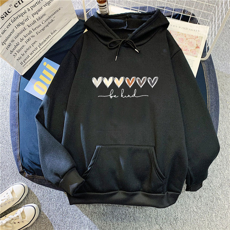 Kvinnors hoodie med kreativ hjärtdesign Mirla-Eva Jonsson