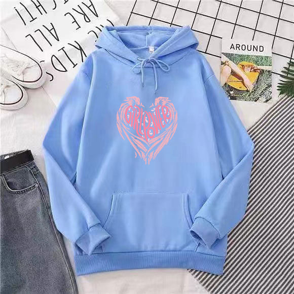 Kvinnors hoodie med kreativ hjärtdesign Mirla-Eva Jonsson