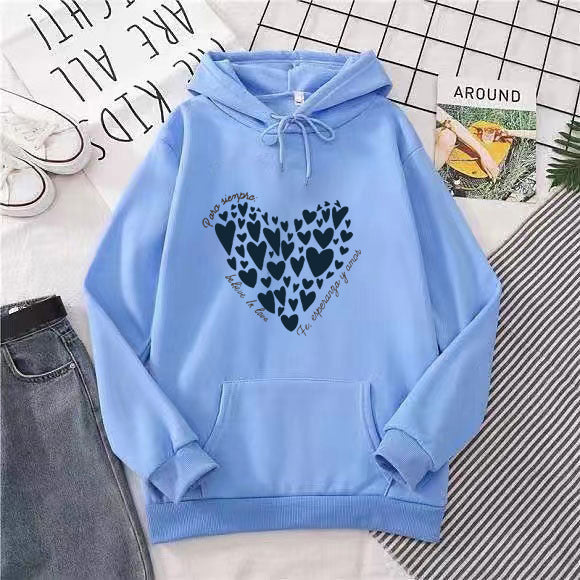 Kvinnors hoodie med kreativ hjärtdesign Mirla-Eva Jonsson