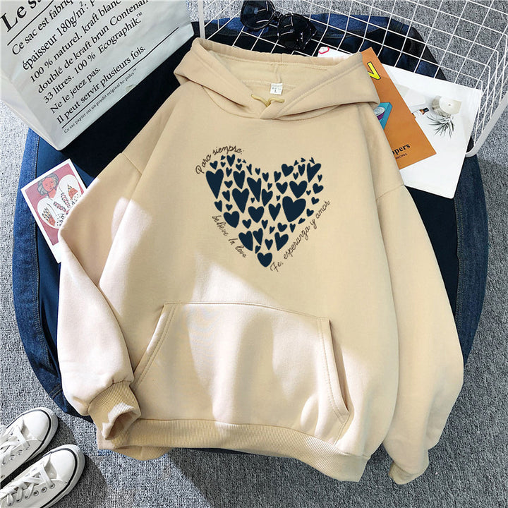 Kvinnors hoodie med kreativ hjärtdesign Mirla-Eva Jonsson