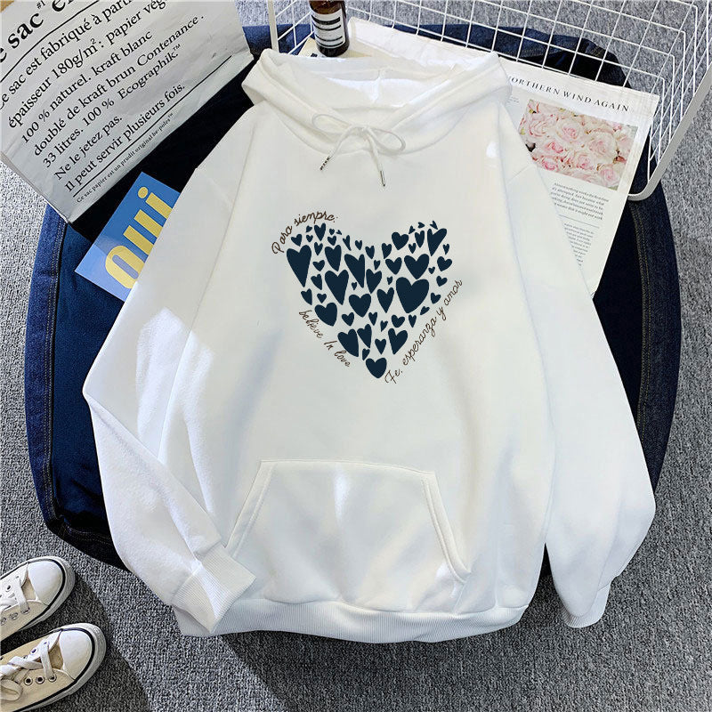 Kvinnors hoodie med kreativ hjärtdesign Mirla-Eva Jonsson