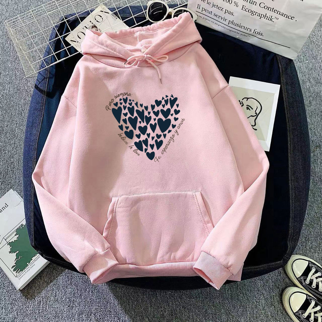 Kvinnors hoodie med kreativ hjärtdesign Mirla-Eva Jonsson