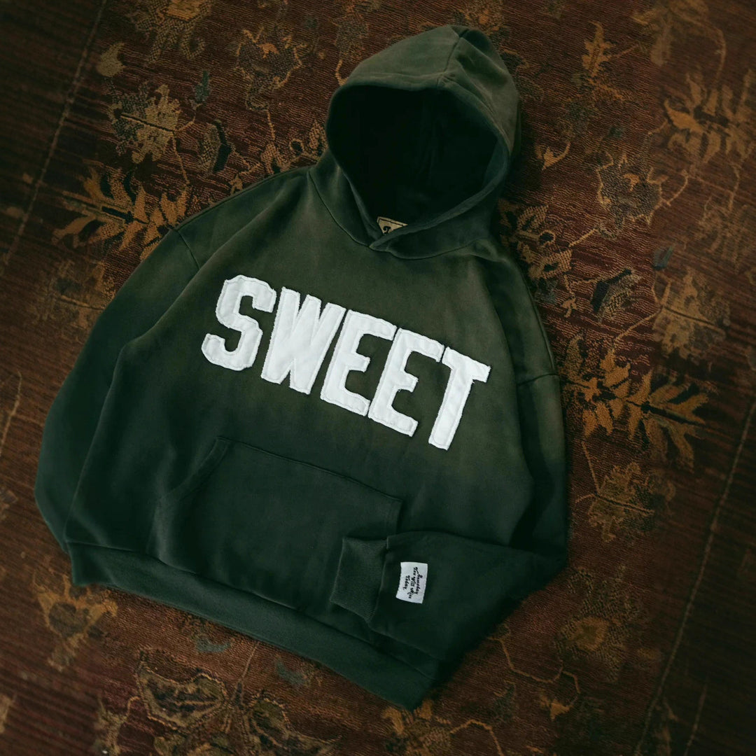 Kvinnors hoodie med kreativ text och mjukt innerfoder Mirla-Eva Jonsson