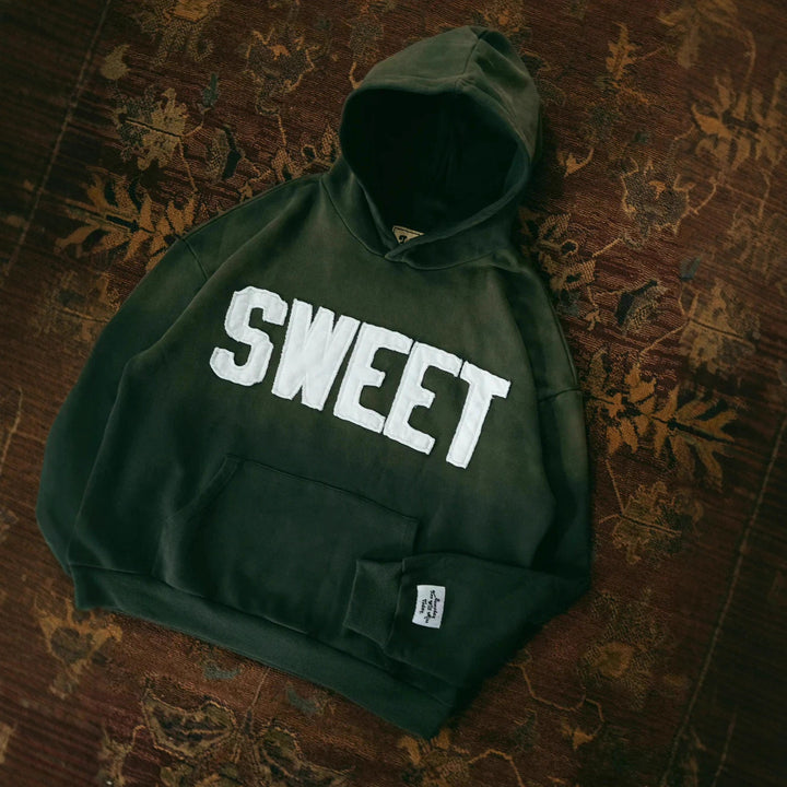 Kvinnors hoodie med kreativ text och mjukt innerfoder Mirla-Eva Jonsson