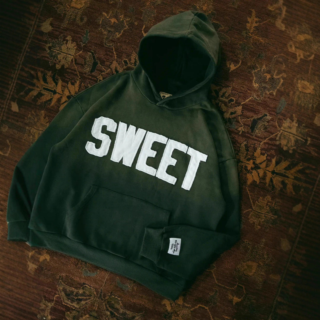 Kvinnors hoodie med kreativ text och mjukt innerfoder Mirla-Eva Jonsson