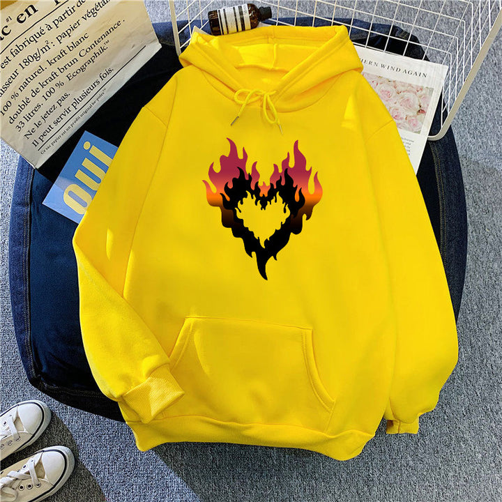 Kvinnors hoodie med kreativt flamheart-design elegant och stiligt-Eva Jonsson