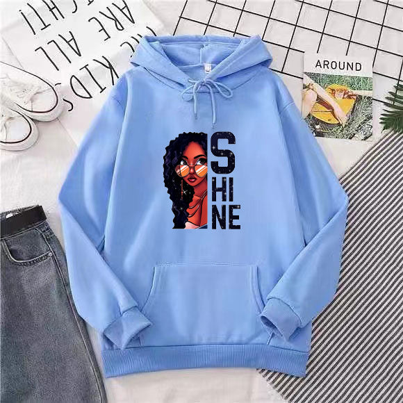 Kvinnors hoodie med kreativt kvinnligt mönster Mirla-Eva Jonsson