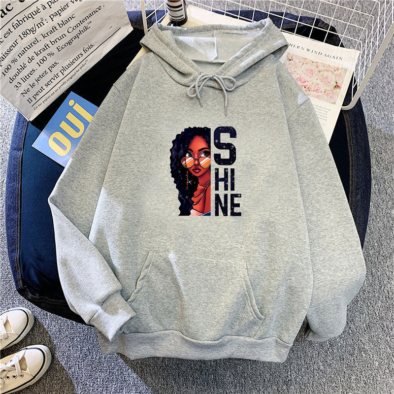 Kvinnors hoodie med kreativt kvinnligt mönster Mirla-Eva Jonsson