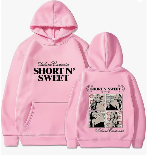 Kvinnors hoodie med kreativt serietidningsdesign och avslappnad skärning Mirla-Eva Jonsson