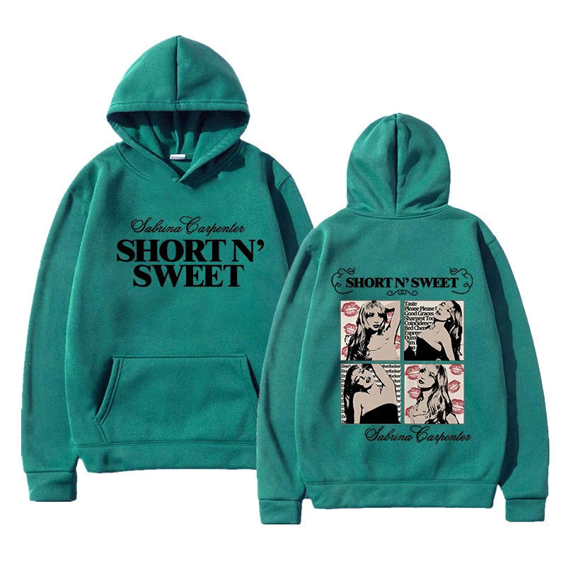 Kvinnors hoodie med kreativt serietidningsdesign och avslappnad skärning Mirla-Eva Jonsson