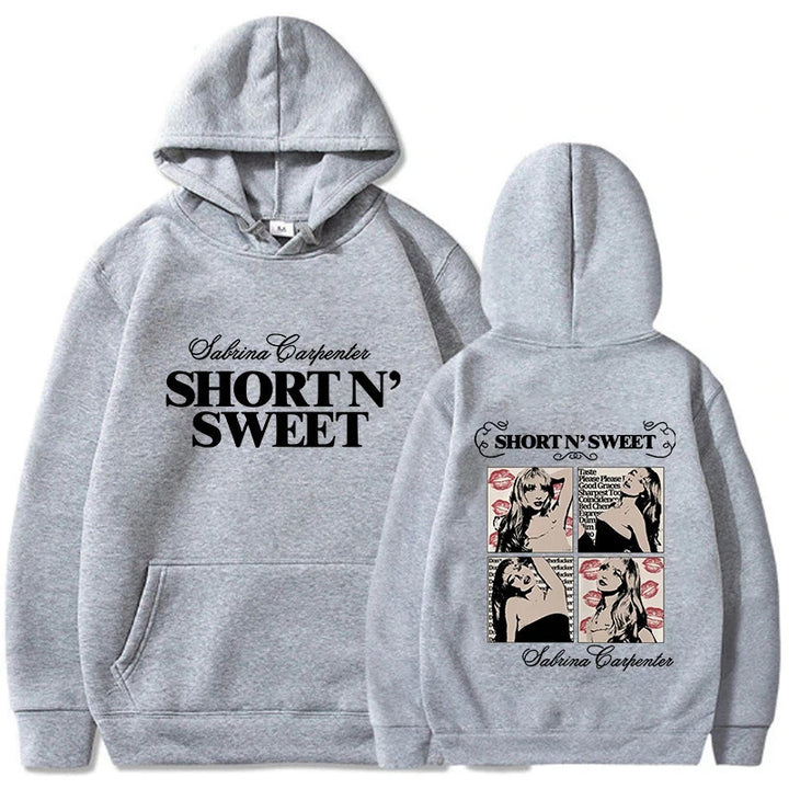 Kvinnors hoodie med kreativt serietidningsdesign och avslappnad skärning Mirla-Eva Jonsson