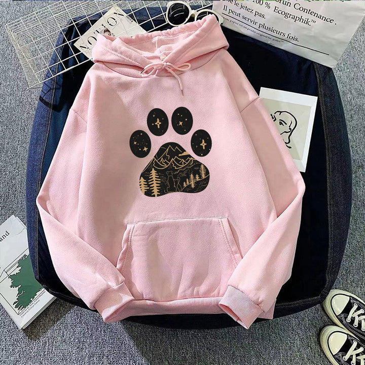 Kvinnors hoodie med kreativt tassavtryck och bergslandskap Mirla-Eva Jonsson