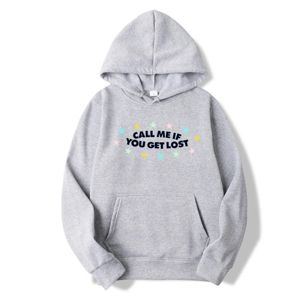 Kvinnors hoodie med kreativt tryck och avslappnad passform Mirla-Eva Jonsson