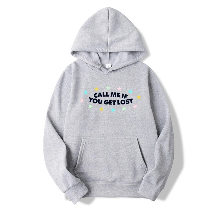 Kvinnors hoodie med kreativt tryck och avslappnad passform Mirla-Eva Jonsson