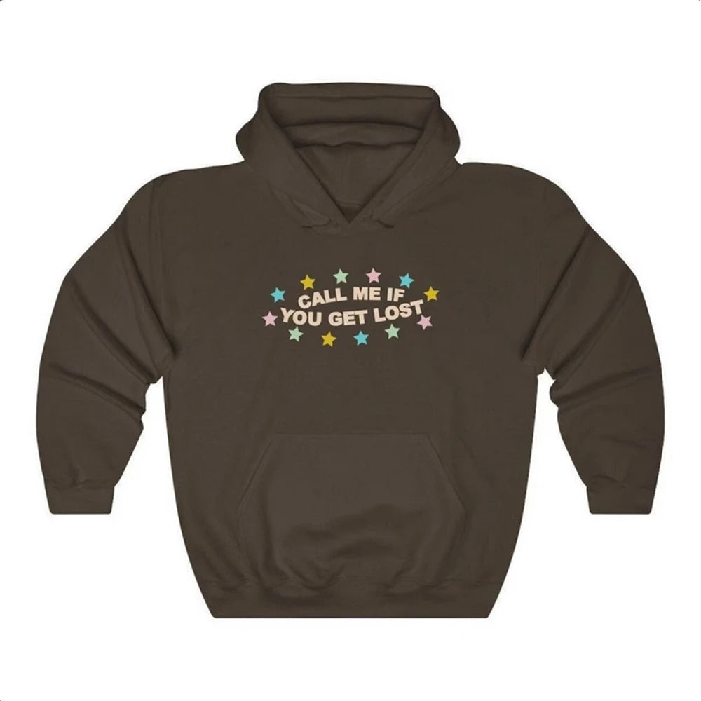 Kvinnors hoodie med kreativt tryck och avslappnad passform Mirla-Eva Jonsson
