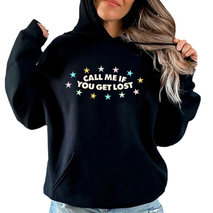 Kvinnors hoodie med kreativt tryck och avslappnad passform Mirla-Eva Jonsson